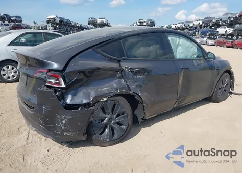 2025 Tesla Model Y Long Range Dual Motor Rear-Wheel Drive from USA, damaged, VIN 7SAYGDED3SA372602